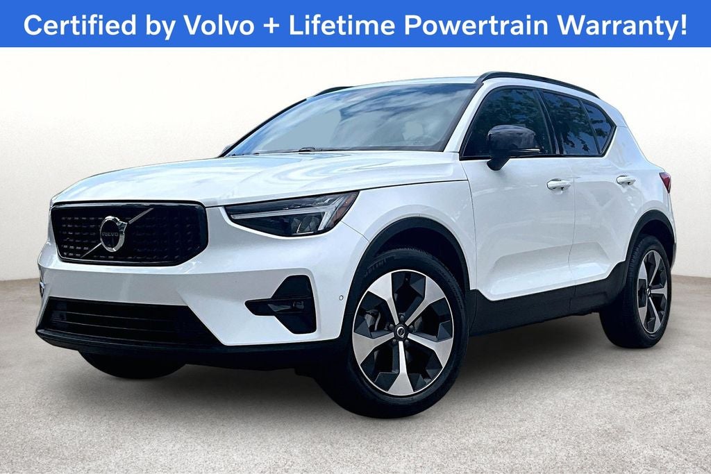 2025 Volvo XC40 B5 Plus Dark Theme