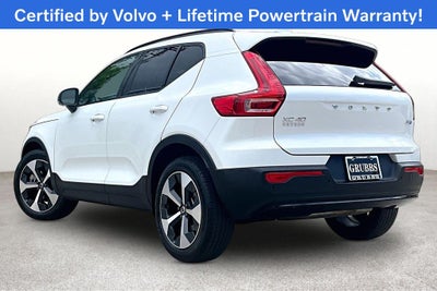 2025 Volvo XC40 B5 Plus Dark Theme