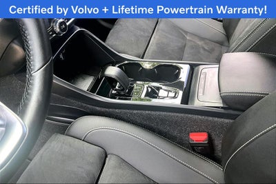2025 Volvo XC40 B5 Plus Dark Theme