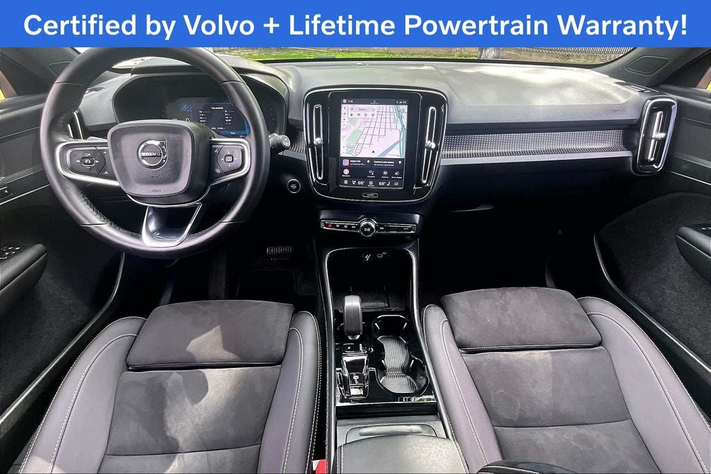 2025 Volvo XC40 B5 Plus Dark Theme