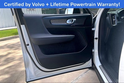 2025 Volvo XC40 B5 Plus Dark Theme