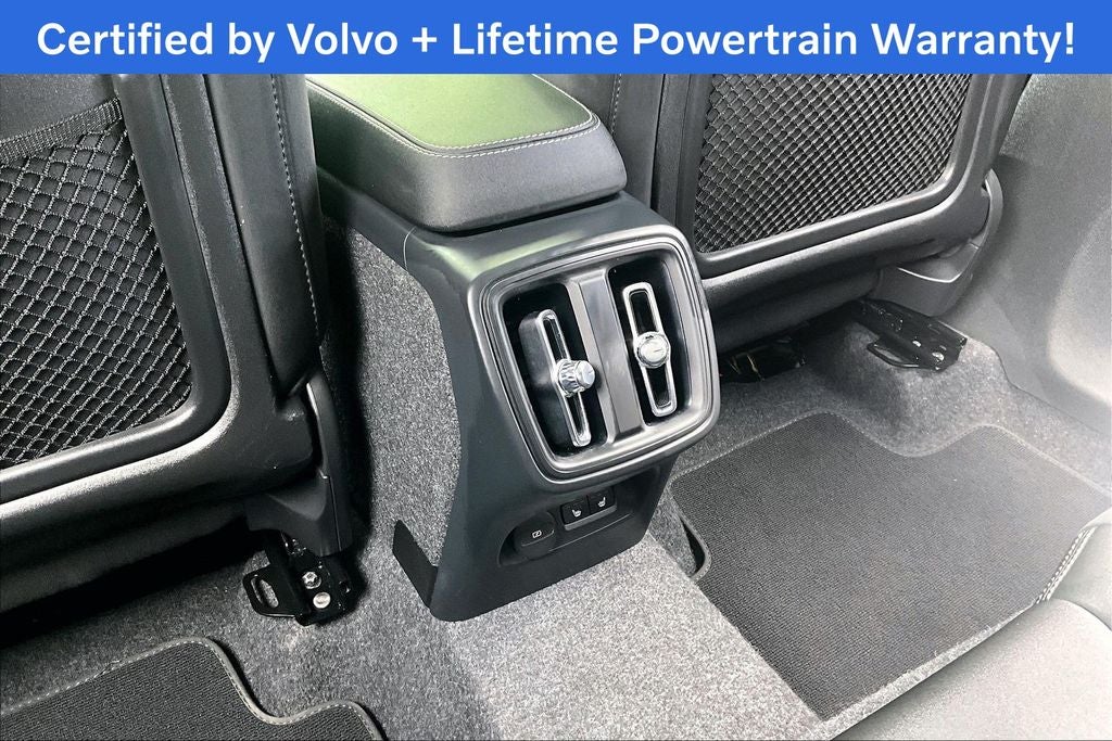 2025 Volvo XC40 B5 Plus Dark Theme