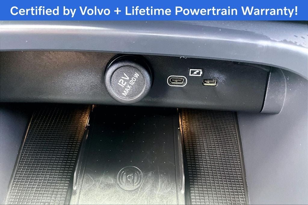 2025 Volvo XC40 B5 Plus Dark Theme