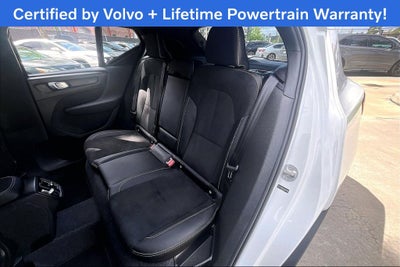 2025 Volvo XC40 B5 Plus Dark Theme
