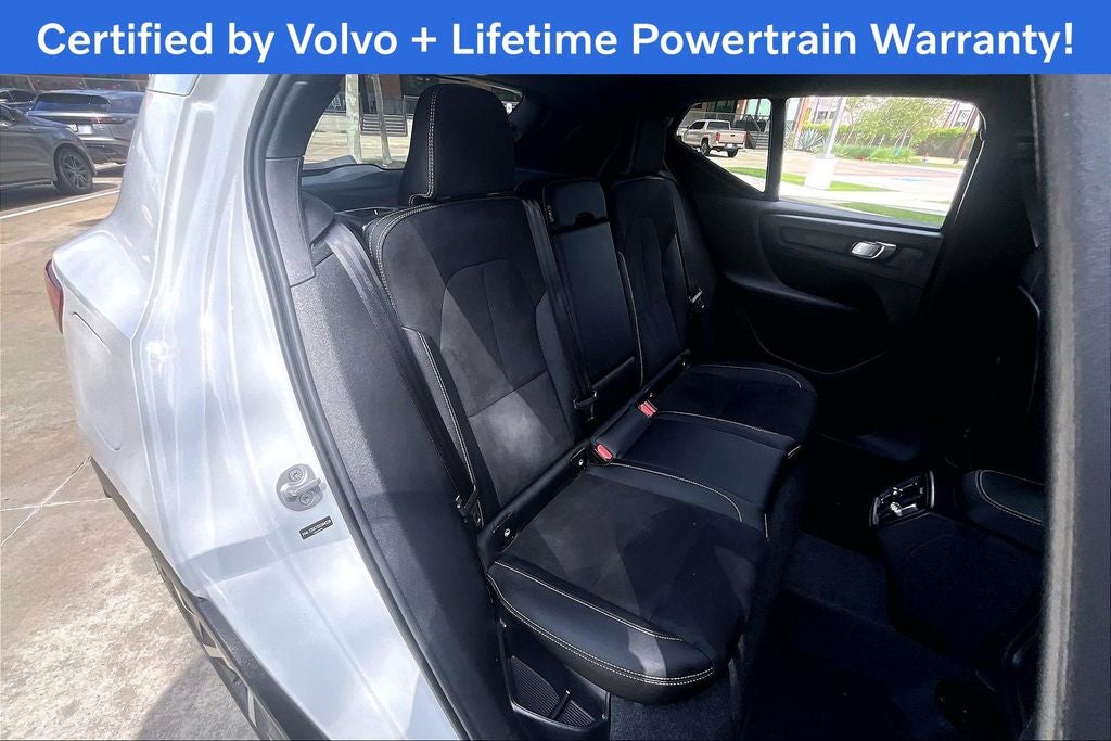 2025 Volvo XC40 B5 Plus Dark Theme