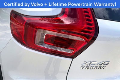 2025 Volvo XC40 B5 Plus Dark Theme