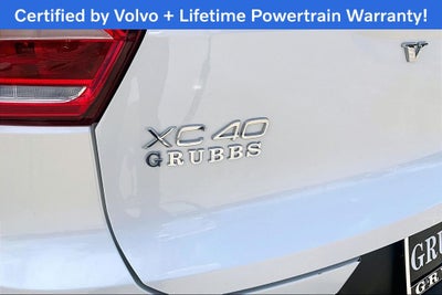 2025 Volvo XC40 B5 Plus Dark Theme