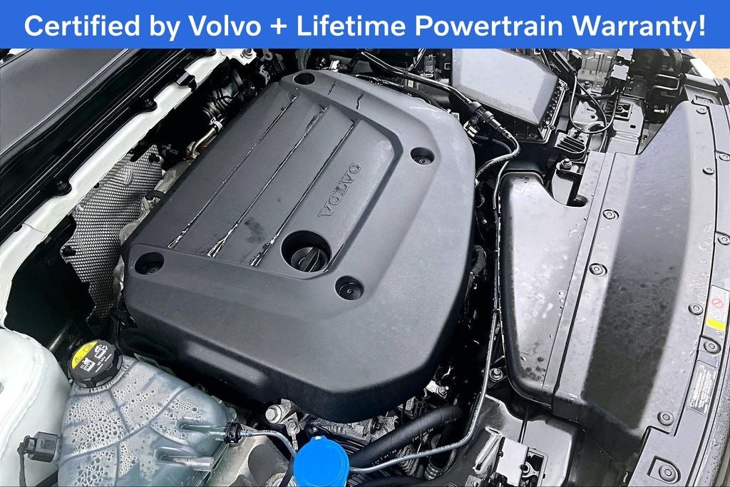2025 Volvo XC40 B5 Plus Dark Theme
