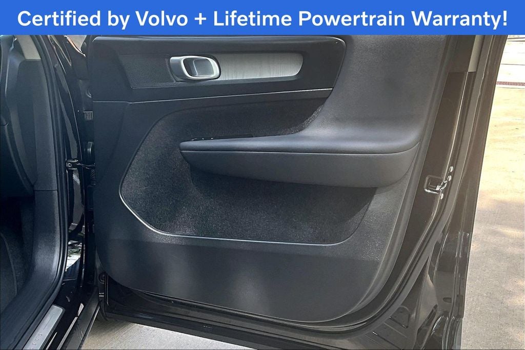 2026 Volvo XC40 B5 Plus