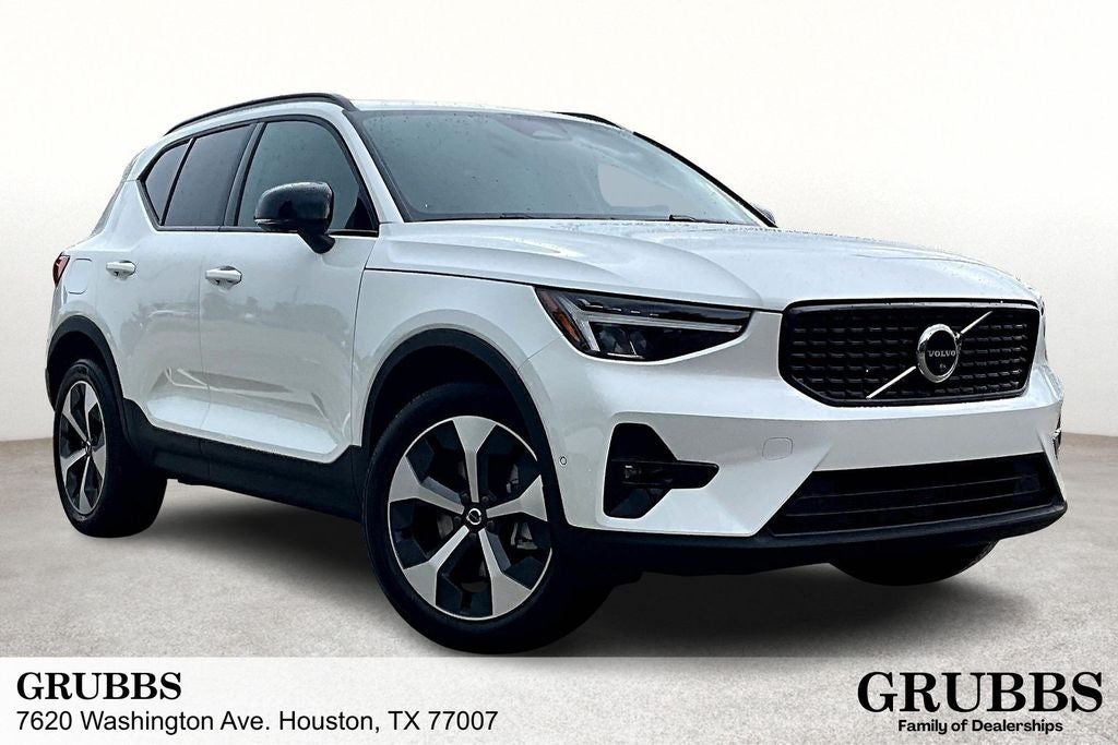2026 Volvo XC40 B5 Plus
