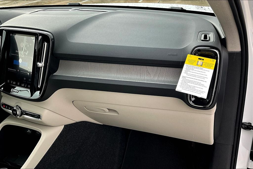 2026 Volvo XC40 B5 Plus