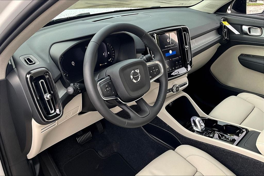 2026 Volvo XC40 B5 Plus
