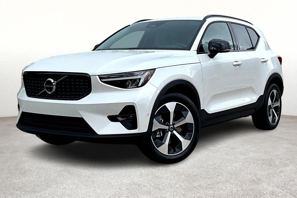 2026 Volvo XC40 B5 Plus
