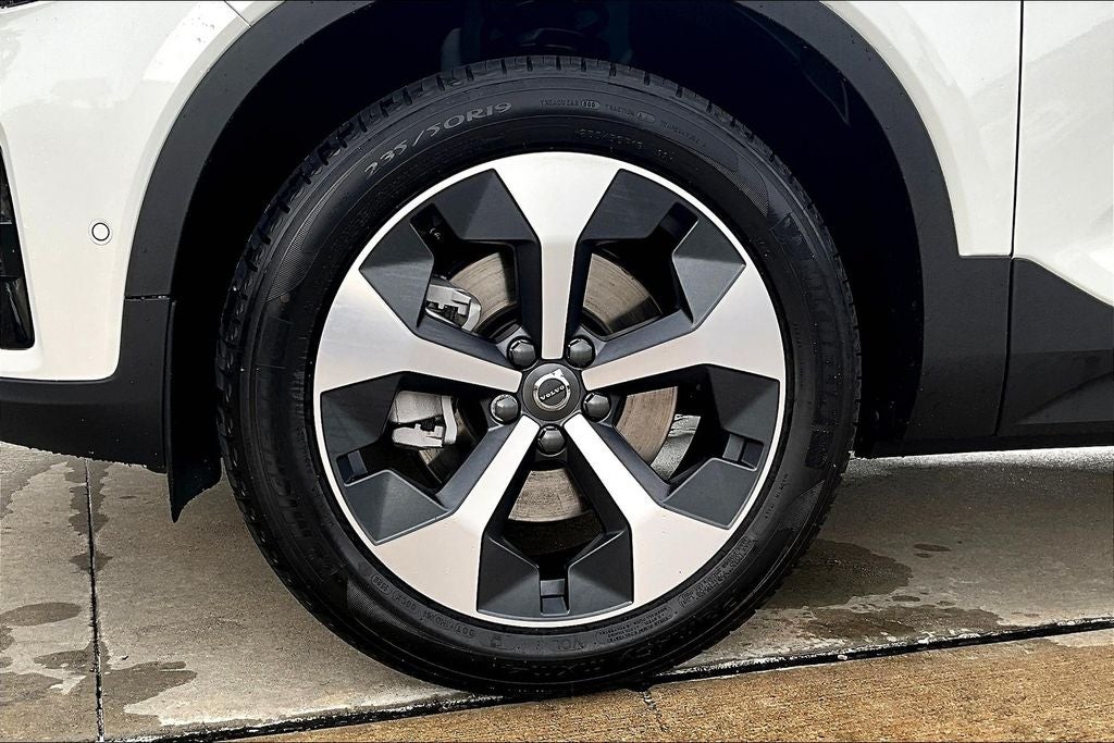 2026 Volvo XC40 B5 Plus