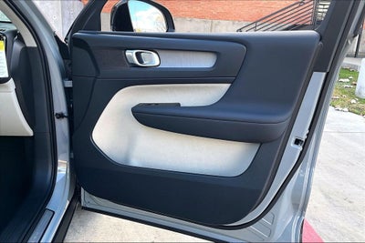 2026 Volvo XC40 B5 Plus