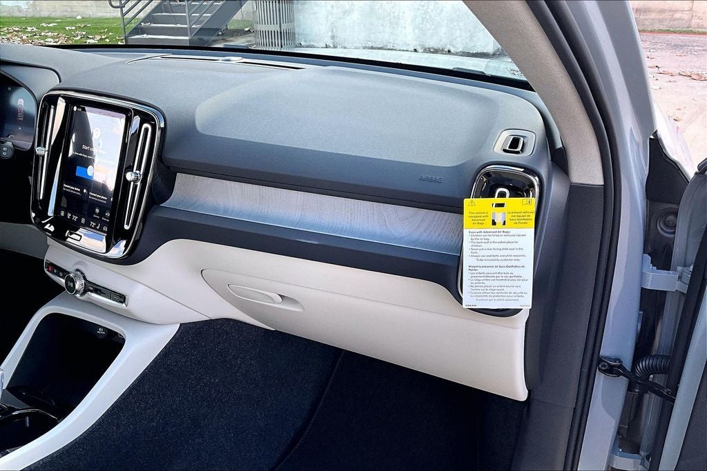 2026 Volvo XC40 B5 Plus