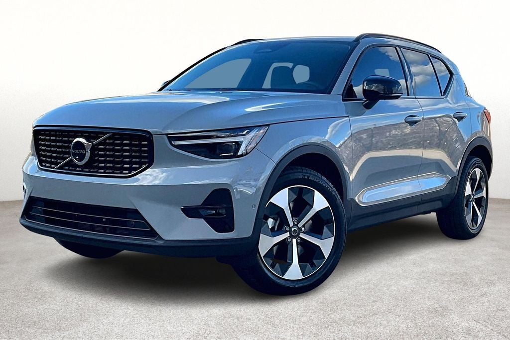 2026 Volvo XC40 B5 Plus