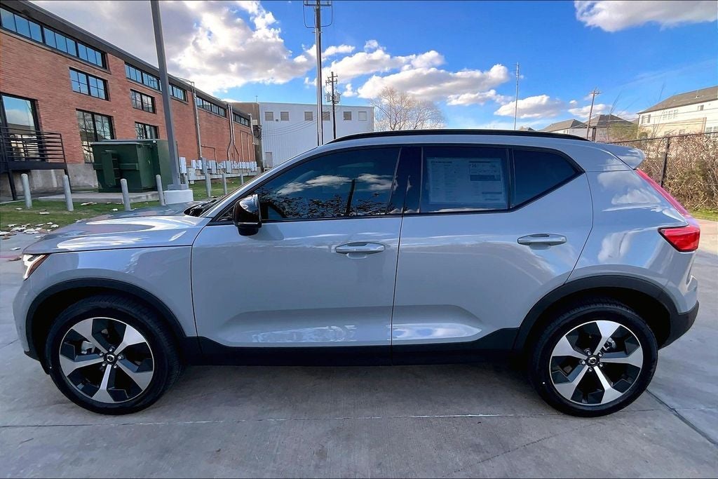 2026 Volvo XC40 B5 Plus