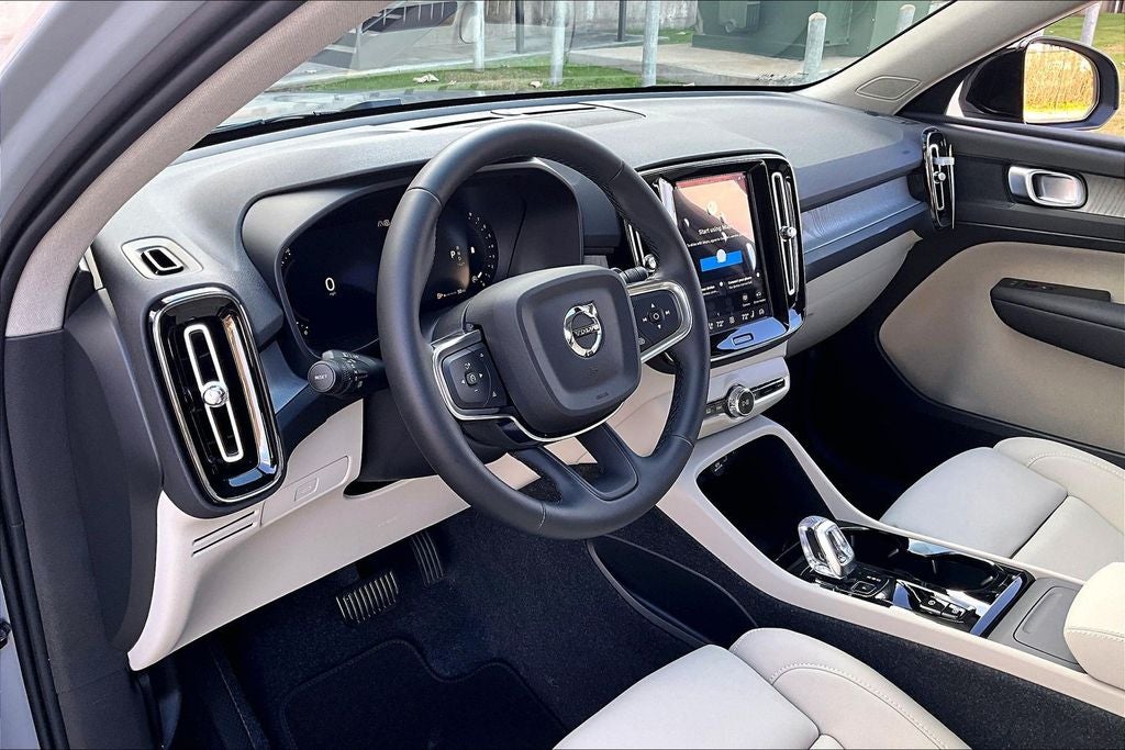 2026 Volvo XC40 B5 Plus