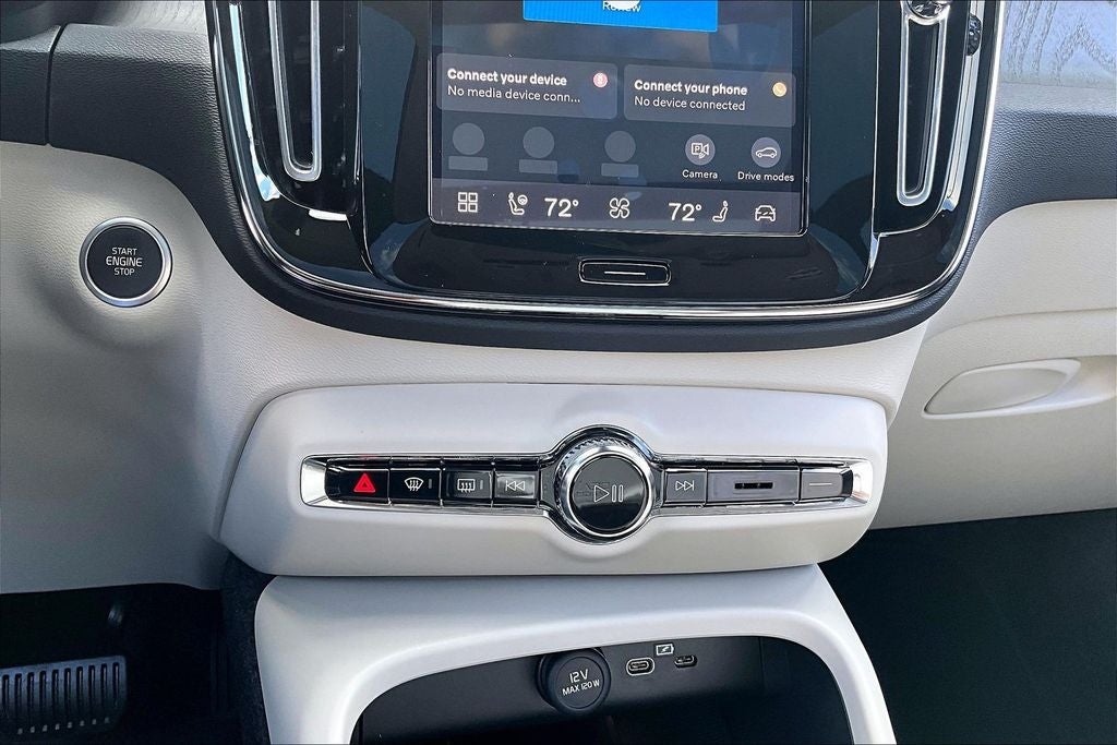 2026 Volvo XC40 B5 Plus