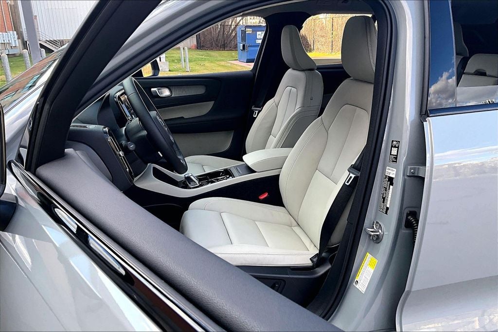 2026 Volvo XC40 B5 Plus