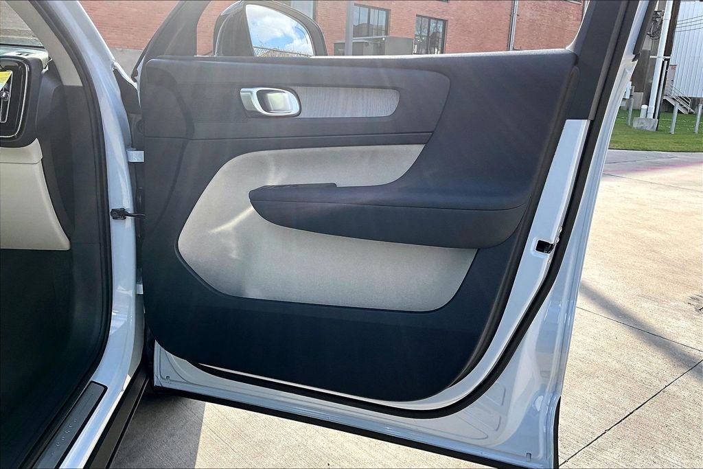 2026 Volvo XC40 B5 Plus