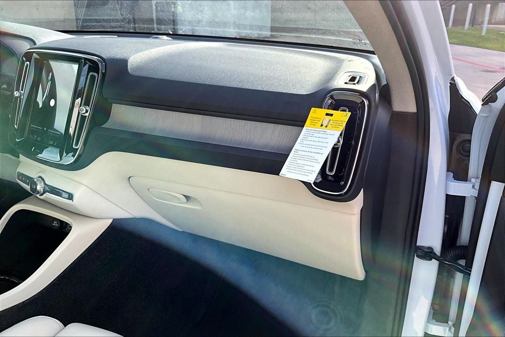 2026 Volvo XC40 B5 Plus