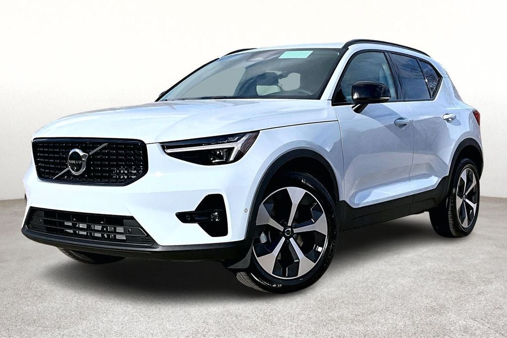2026 Volvo XC40 B5 Plus