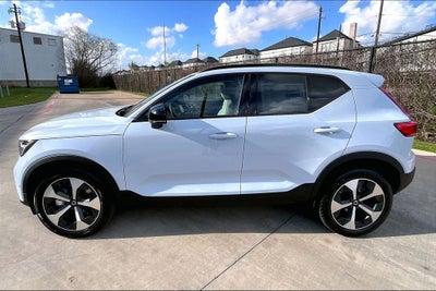 2026 Volvo XC40 B5 Plus