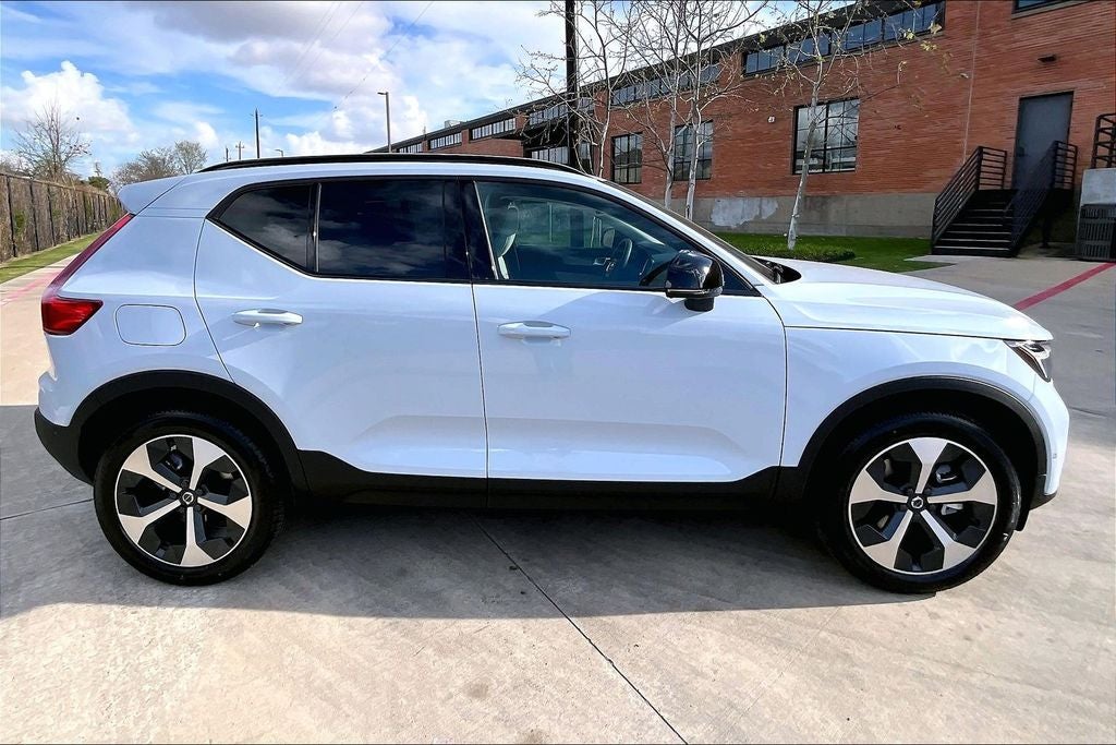 2026 Volvo XC40 B5 Plus