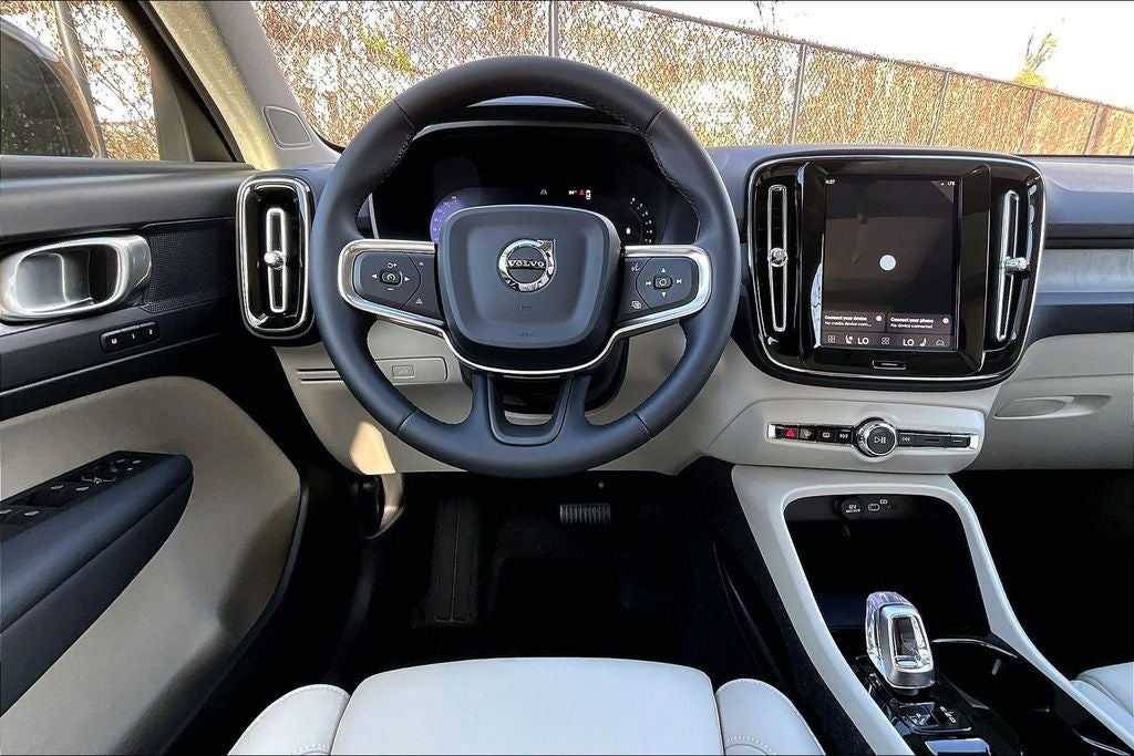 2026 Volvo XC40 B5 Plus