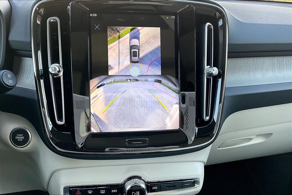 2026 Volvo XC40 B5 Plus