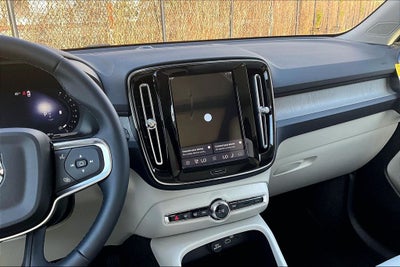 2026 Volvo XC40 B5 Plus