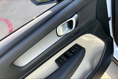 2026 Volvo XC40 B5 Plus