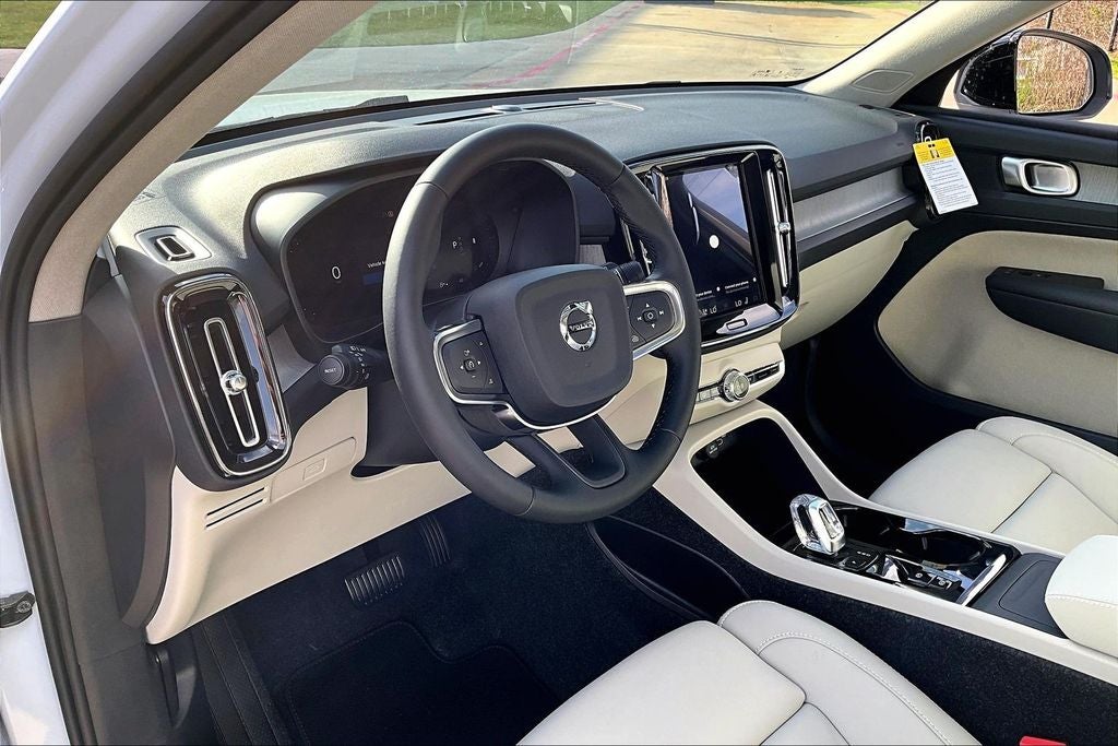 2026 Volvo XC40 B5 Plus