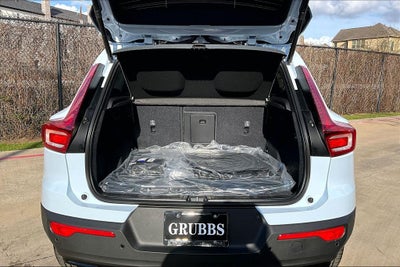 2026 Volvo XC40 B5 Plus