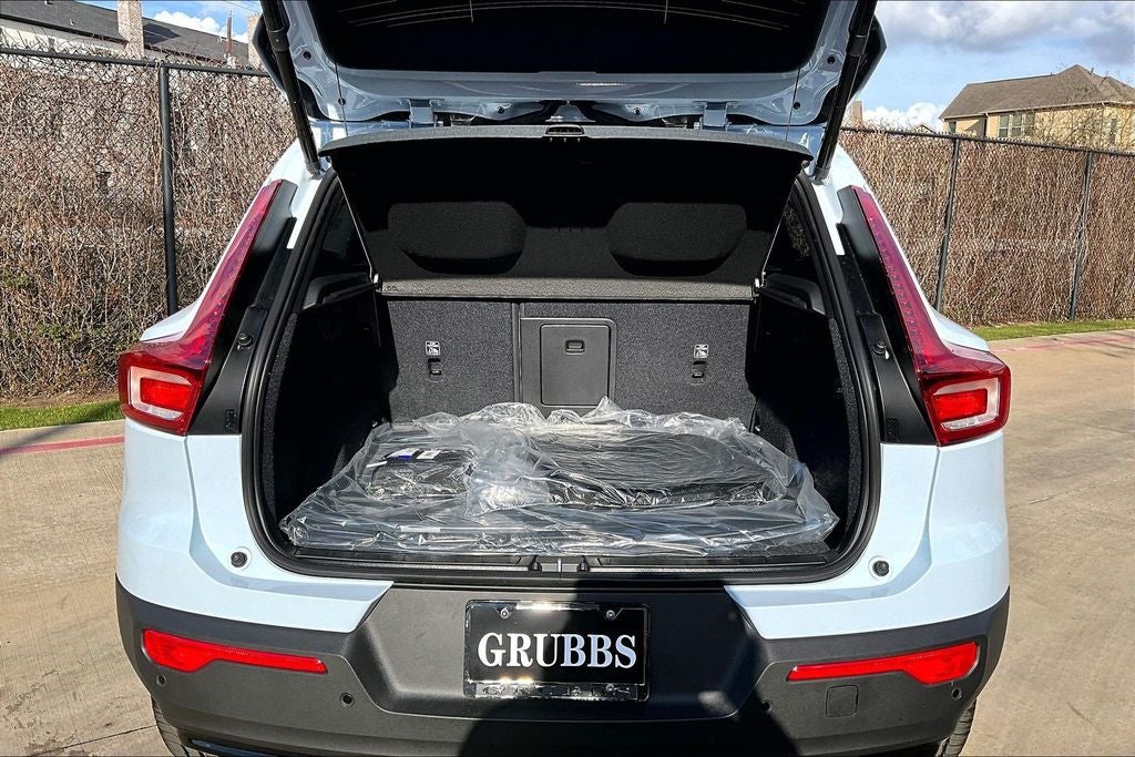 2026 Volvo XC40 B5 Plus