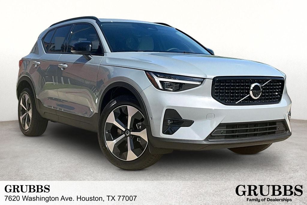 2026 Volvo XC40 B5 Plus