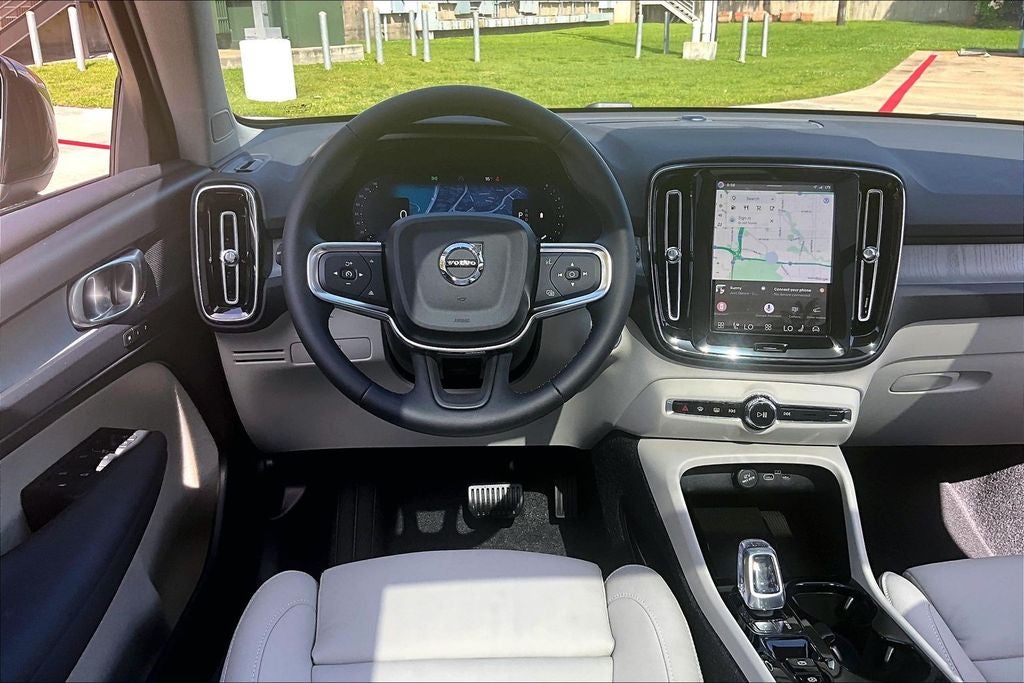 2026 Volvo XC40 B5 Plus
