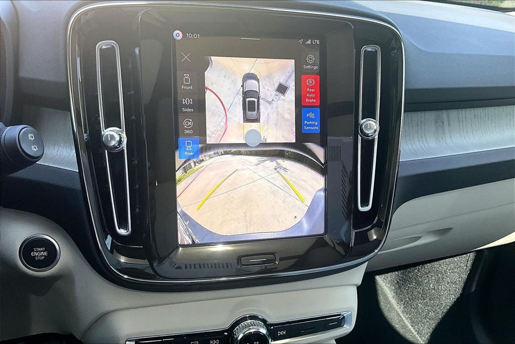 2026 Volvo XC40 B5 Plus