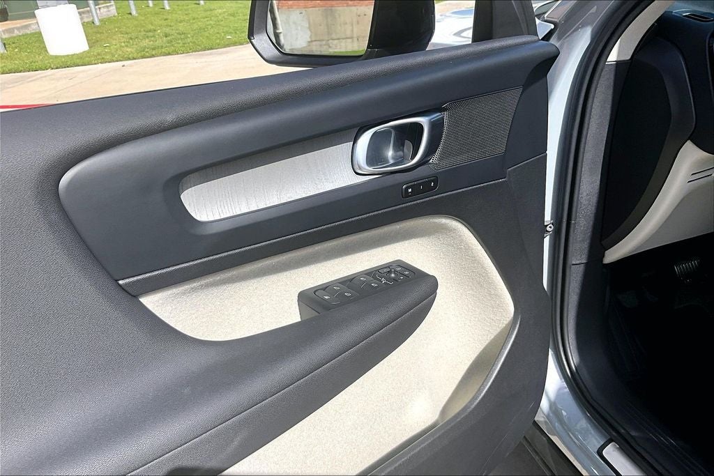 2026 Volvo XC40 B5 Plus
