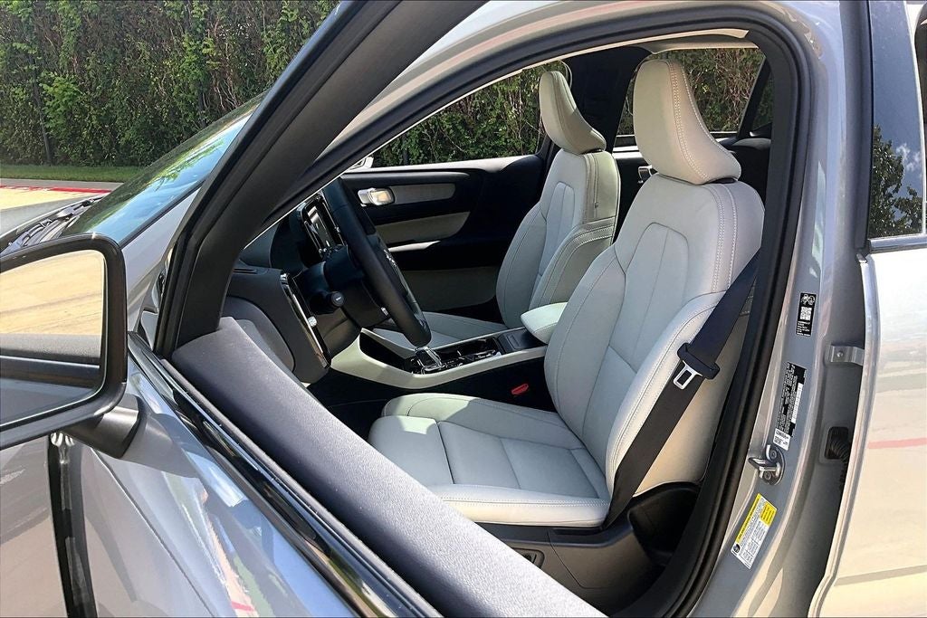 2026 Volvo XC40 B5 Plus