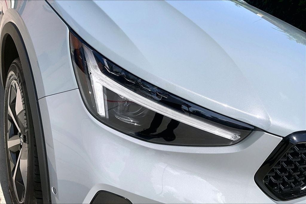 2026 Volvo XC40 B5 Plus