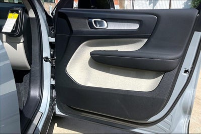 2026 Volvo XC40 B5 Plus