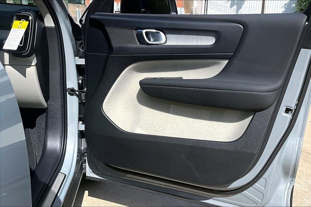 2026 Volvo XC40 B5 Plus