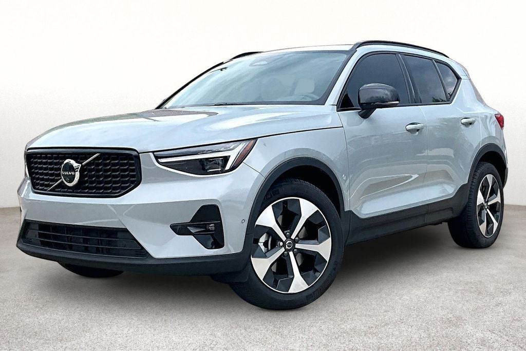 2026 Volvo XC40 B5 Plus