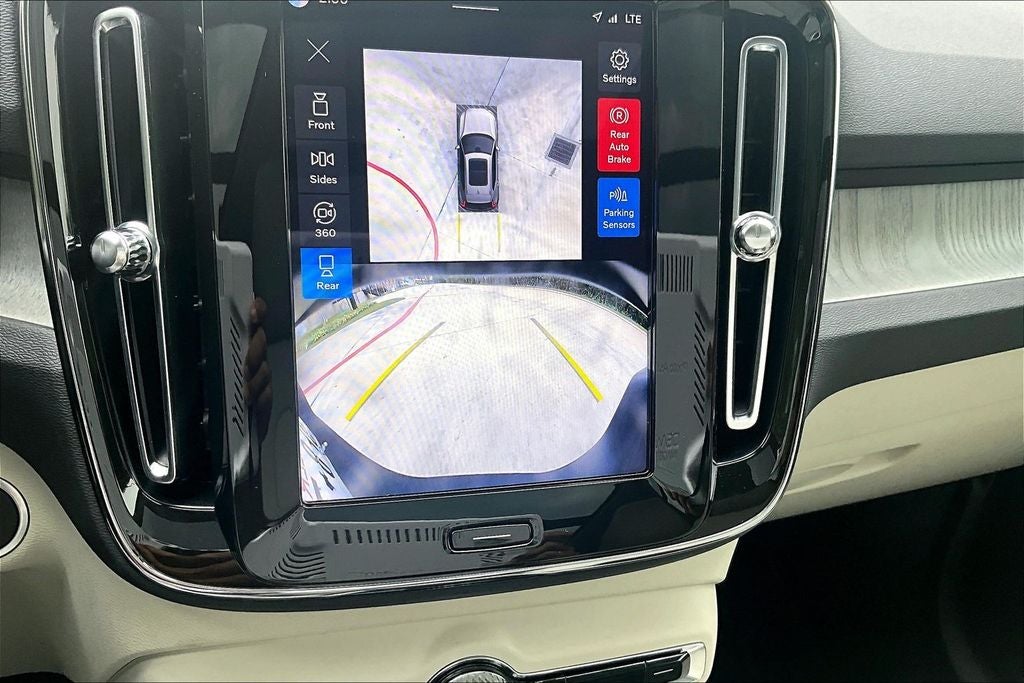 2026 Volvo XC40 B5 Plus