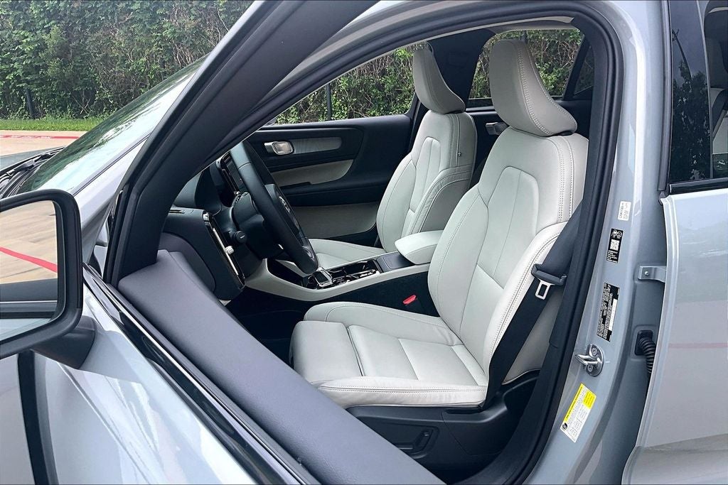 2026 Volvo XC40 B5 Plus