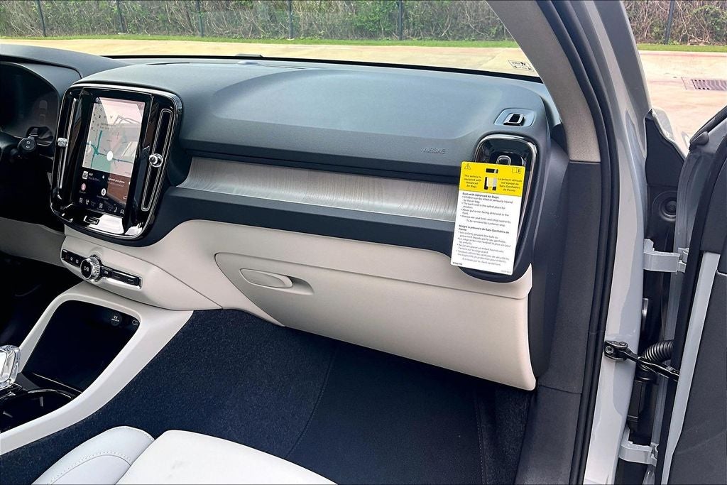 2026 Volvo XC40 B5 Plus