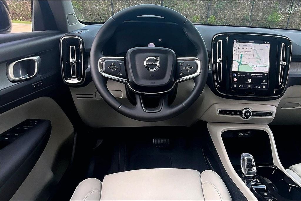 2026 Volvo XC40 B5 Plus